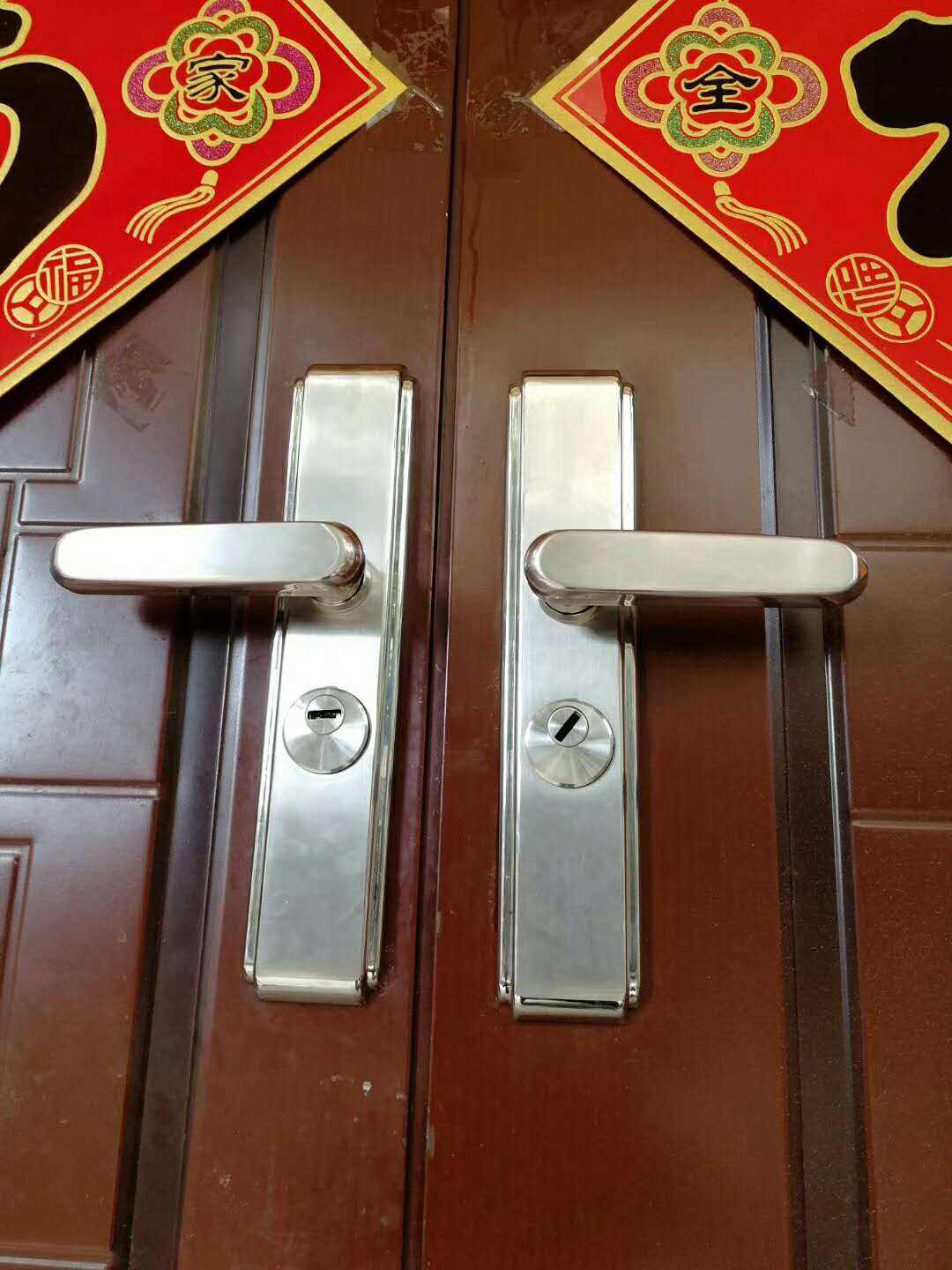 防盗门换锁